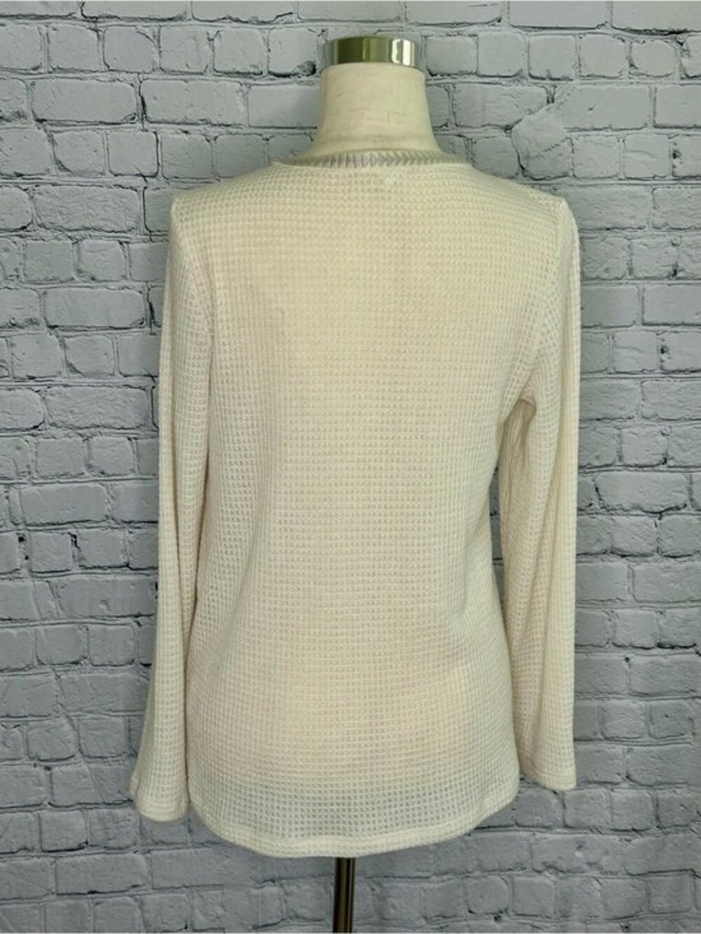 Casual Long Sleeve Top Cream Size M Women's Sweater — Like New - Picture 3 of 9